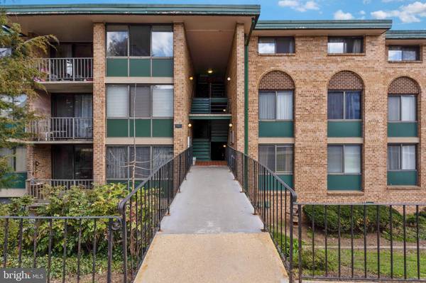 481 N ARMISTEAD ST #202, Alexandria, VA 22312