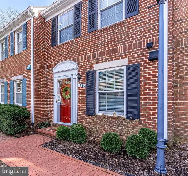 1653 S BARTON ST #4, Arlington, VA 22204