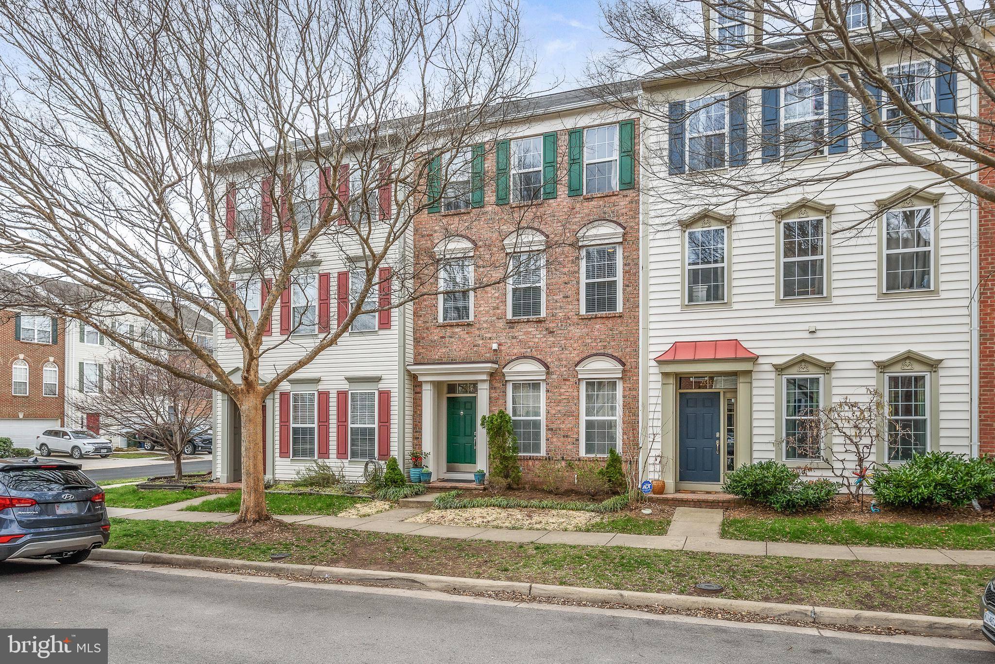 25555 DONEGAL DR, Chantilly, VA 20152