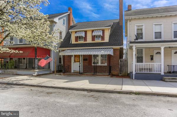 325 E WALNUT ST, Hanover, PA 17331