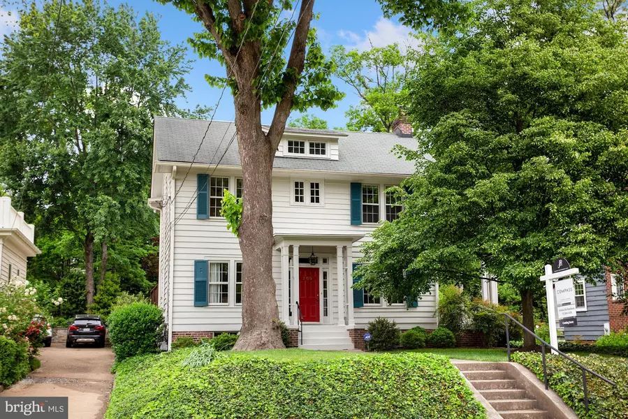 209 WOODLAND TER, Alexandria, VA 22302