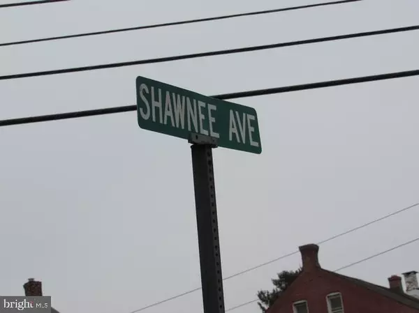 3 SHAWNEE AVE, Columbia, PA 17512