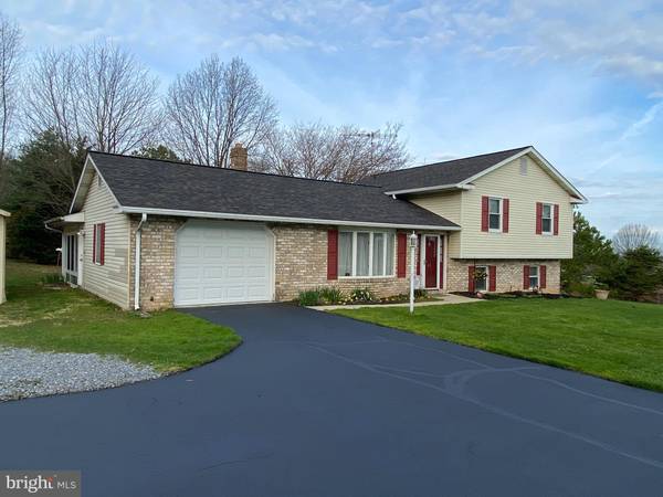 40 JUNIPER DR, Littlestown, PA 17340