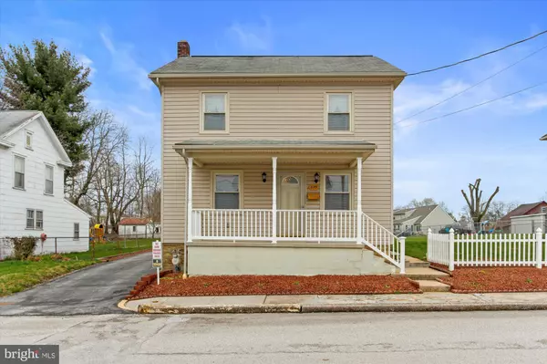 108 S ORANGE ST, New Oxford, PA 17350