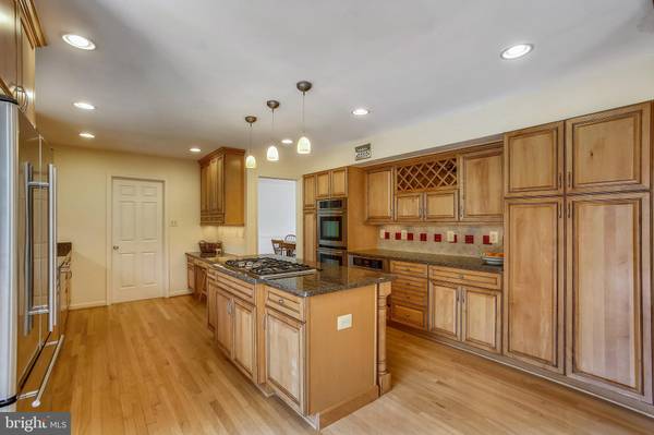 Oakton, VA 22124,2104 TWIN MILL LN