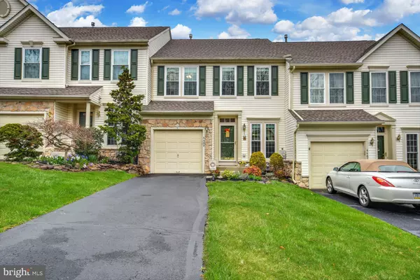 4489 HONEYSUCKLE LN, Doylestown, PA 18902