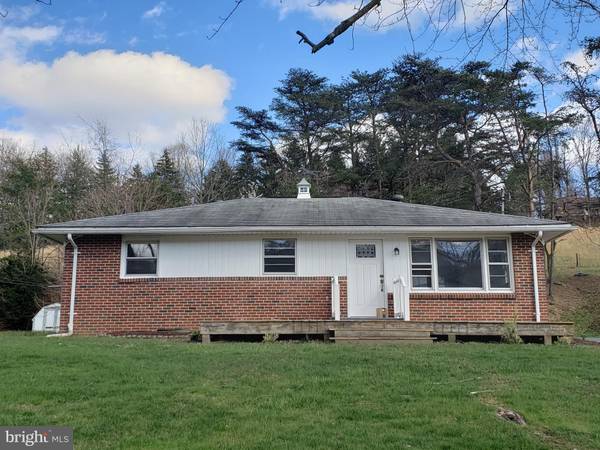 310 N LAUREL AVE, Berkeley Springs, WV 25411