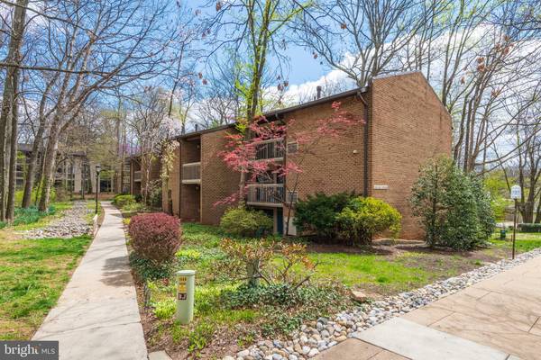 Reston, VA 20190,1534 MOORINGS DR #22A