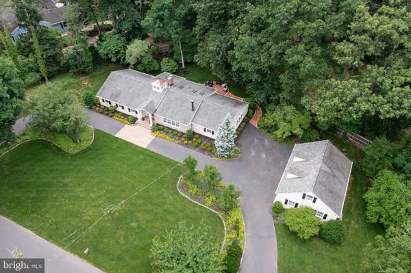 4 WILLOWDALE DR, Cherry Hill, NJ 08003