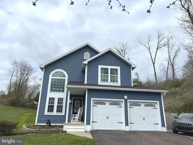 2 MOUNTAIN DR, Selinsgrove, PA 17870