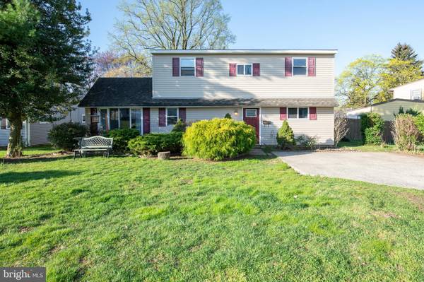 39 ROCKY POOL LN, Levittown, PA 19055