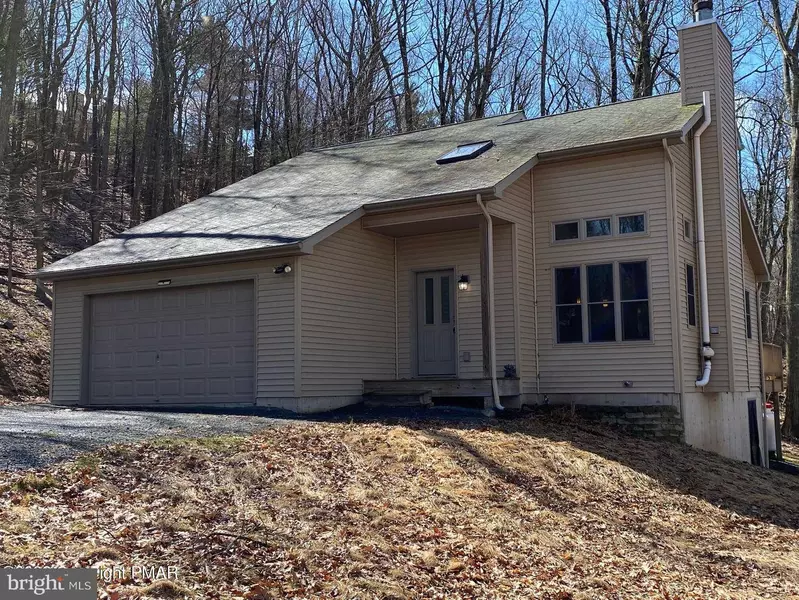 105 DAVOS LN, Tafton, PA 18464