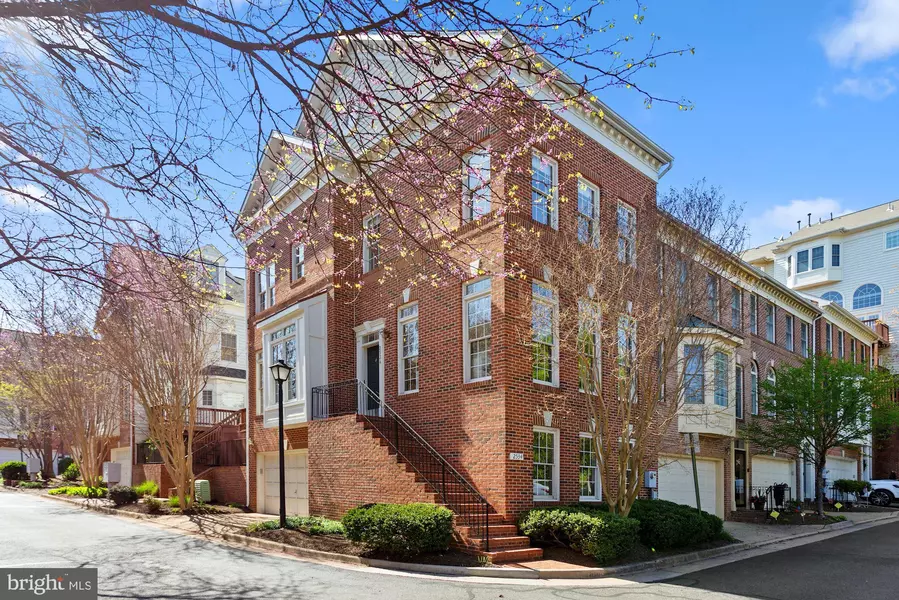 2534 GADSBY PL, Alexandria, VA 22311