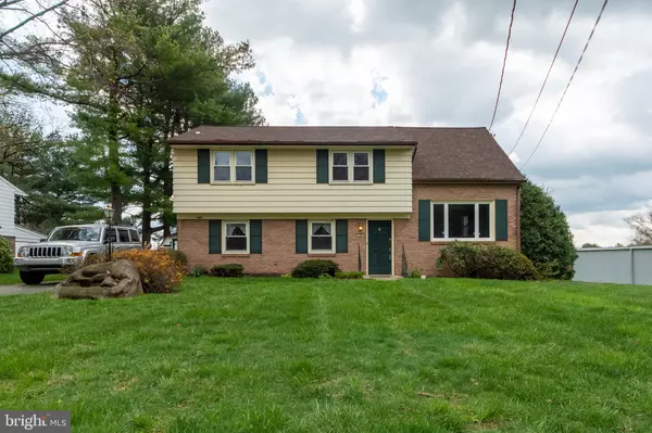 549 LONGFELLOW DR, Lancaster, PA 17602