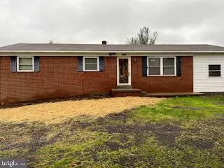 7094 OAK DR, Reva, VA 22735