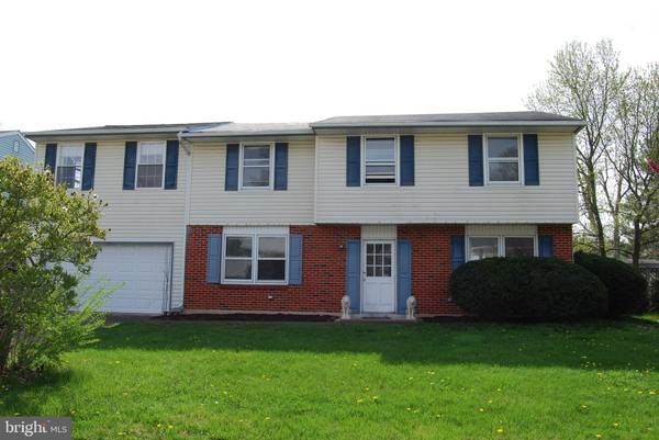 102 S SKYWARD DR, Newark, DE 19713