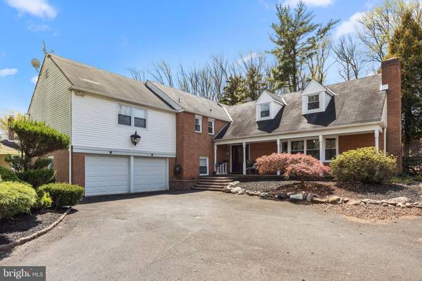 909 ROBERTS RD, Bensalem, PA 19020