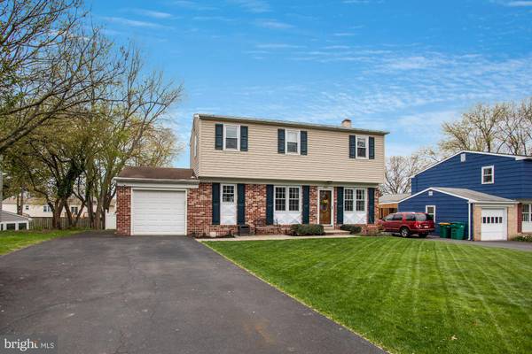 1027 LAKE LN, Pennsburg, PA 18073