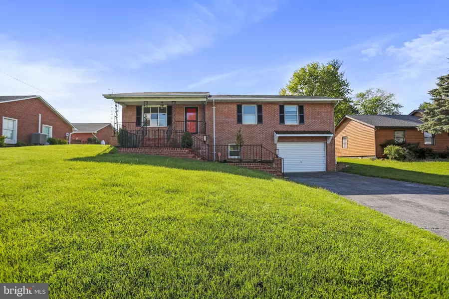 108 ROSEWOOD DR, Martinsburg, WV 25401