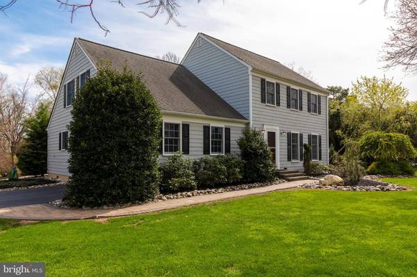 19 FOX CHASE LN, Belle Mead, NJ 08502