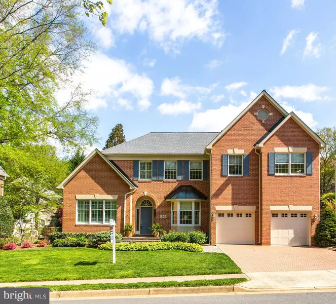 1968 HORSE SHOE DR, Vienna, VA 22182