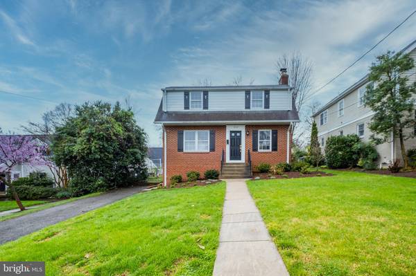 1212 HILLSIDE TER, Alexandria, VA 22302