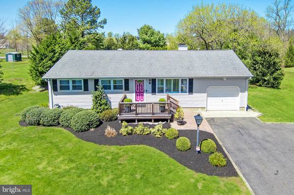 192 BURLINGTON PATH RD, Cream Ridge, NJ 08514