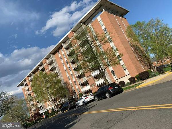 5250 VALLEY FORGE DR #512, Alexandria, VA 22304