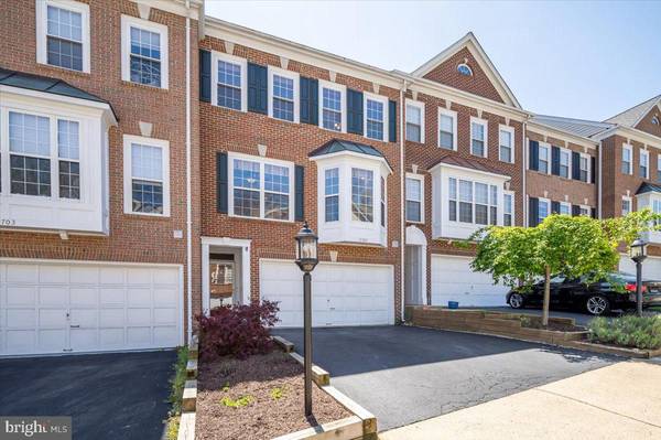 5705 GOVERNORS POND CIR, Alexandria, VA 22310