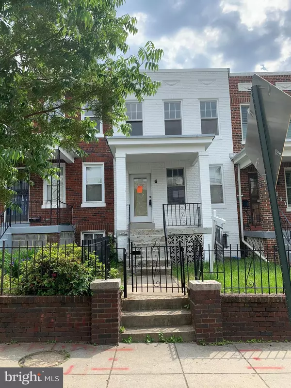 1119 OATES ST NE, Washington, DC 20002