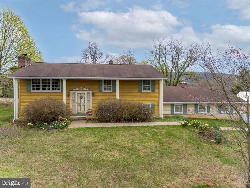 1296 FRITZTOWN RD, Reinholds, PA 17569