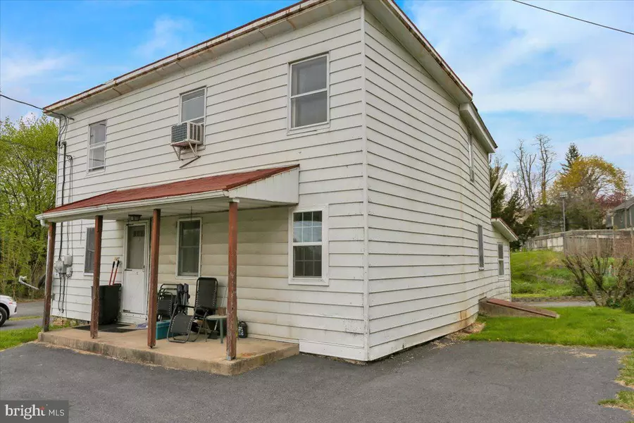 147 W SHACKAMAXON ST, Leesport, PA 19533