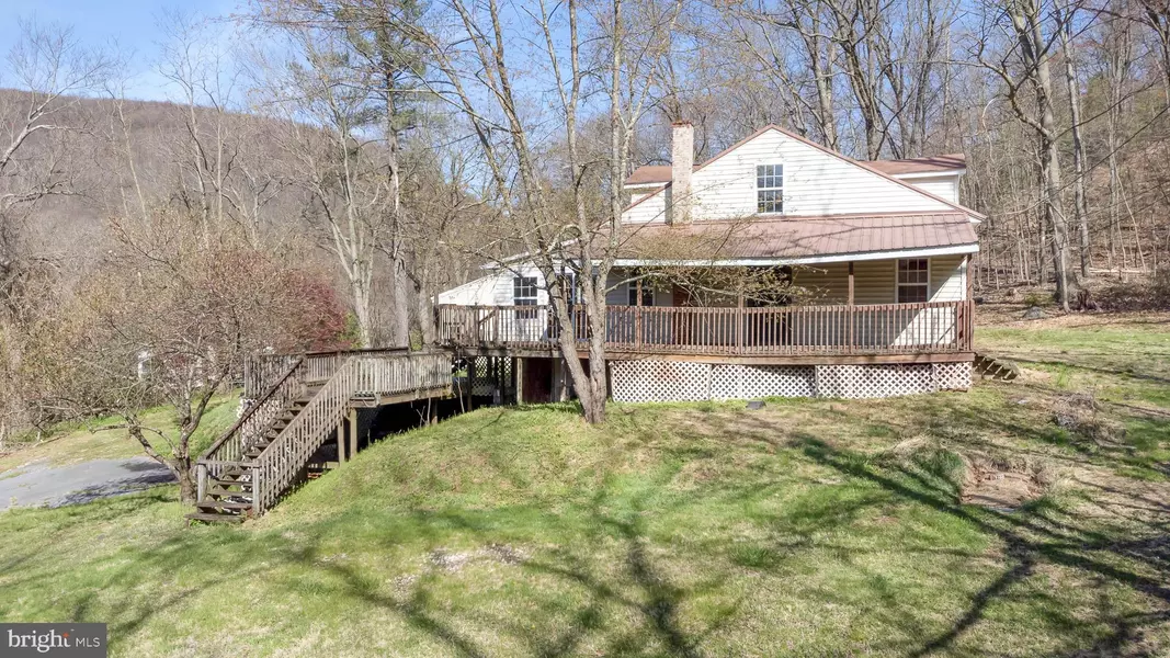 6 E LOCUST ST, Mount Holly Springs, PA 17065