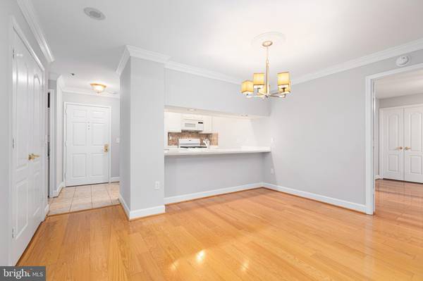 Arlington, VA 22201,1050 N STUART ST #214