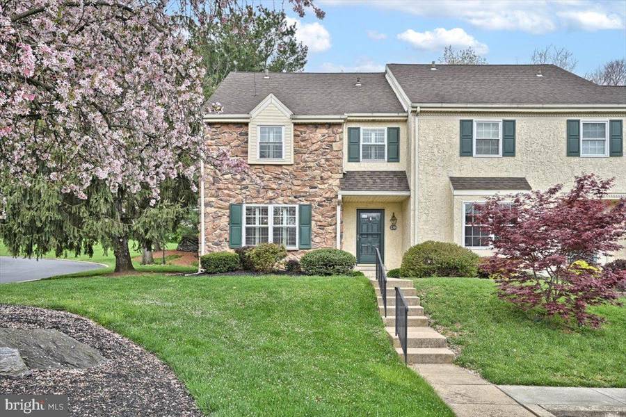 138 OAK KNOLL CIR, Millersville, PA 17551