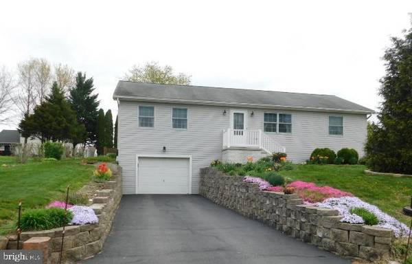 87 HILLCREST DR, Biglerville, PA 17307