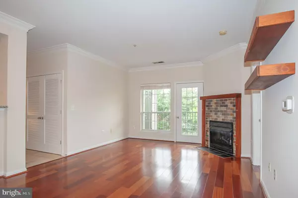 Alexandria, VA 22304,4850 EISENHOWER AVE #417