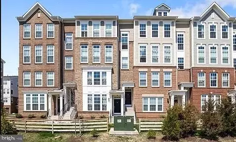 43491 TOWN GATE SQ #., Chantilly, VA 20152