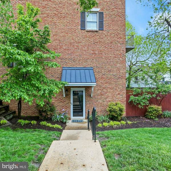 957 S SCOTT ST #1, Arlington, VA 22204