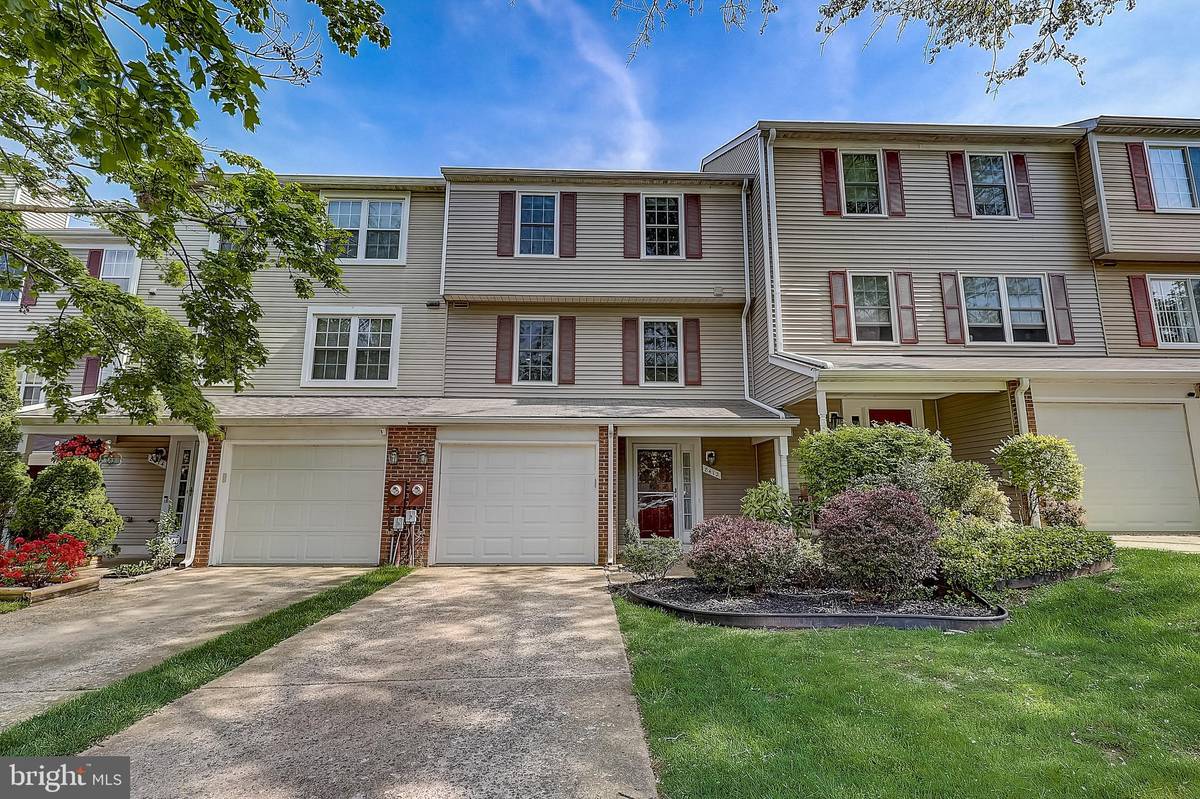 Columbia, MD 21045,8412 EACH LEAF CT