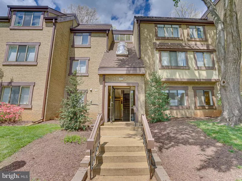 1650 PARKCREST CIR, Reston, VA 20190