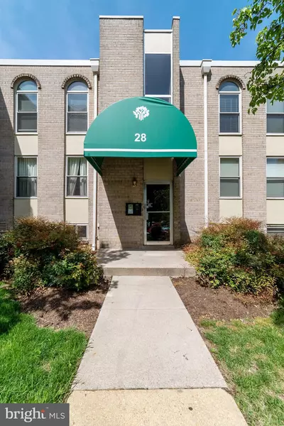 28 CANTERBURY SQ #101, Alexandria, VA 22304