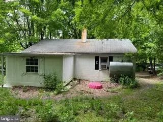 Berkeley Springs, WV 25411,38 HOBDAY LN