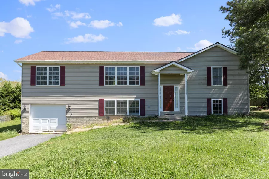 388 GROVE FARM LN, Martinsburg, WV 25404