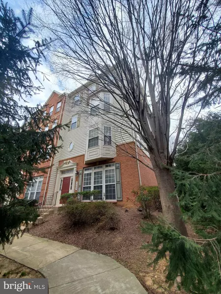 5669 HARRINGTON FALLS LN #B, Alexandria, VA 22312