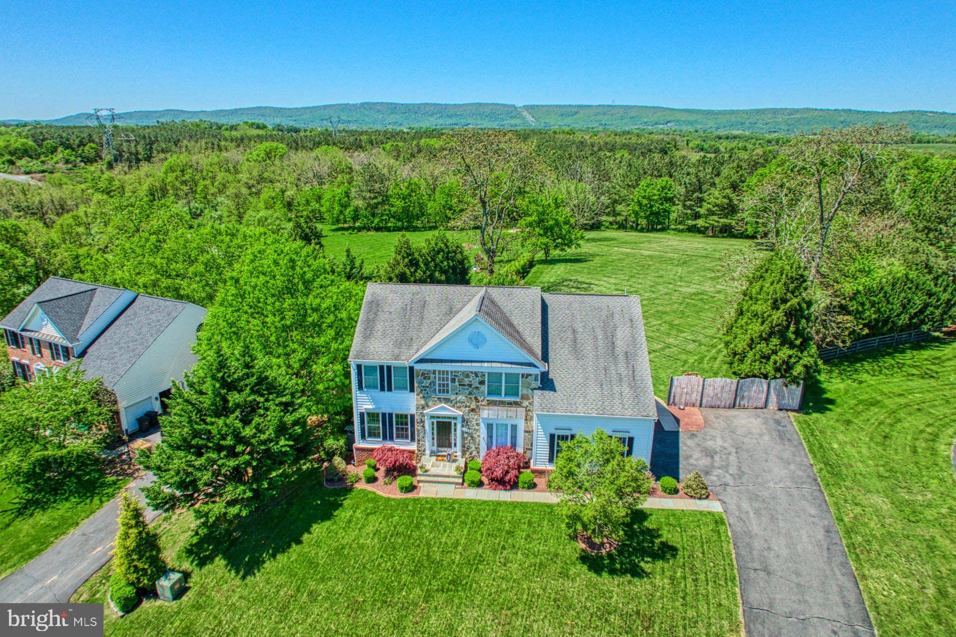 11489 POTOMAC HEIGHTS LN, Lovettsville, VA 20180