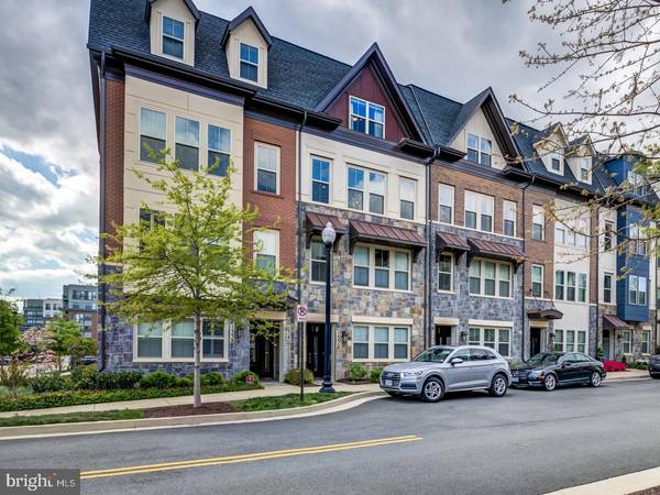 1336 S QUINN ST, Arlington, VA 22204