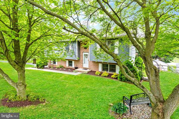 65 WOODLAND DR, Shrewsbury, PA 17361