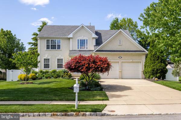 8 EQUESTRIAN LN, Cherry Hill, NJ 08003