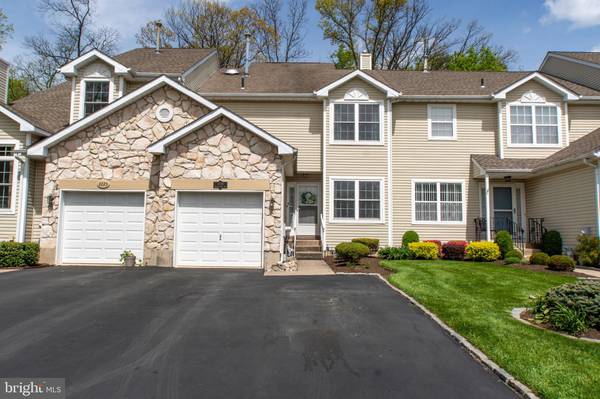 2221 ORCHARD HILL CIR, Warrington, PA 18976